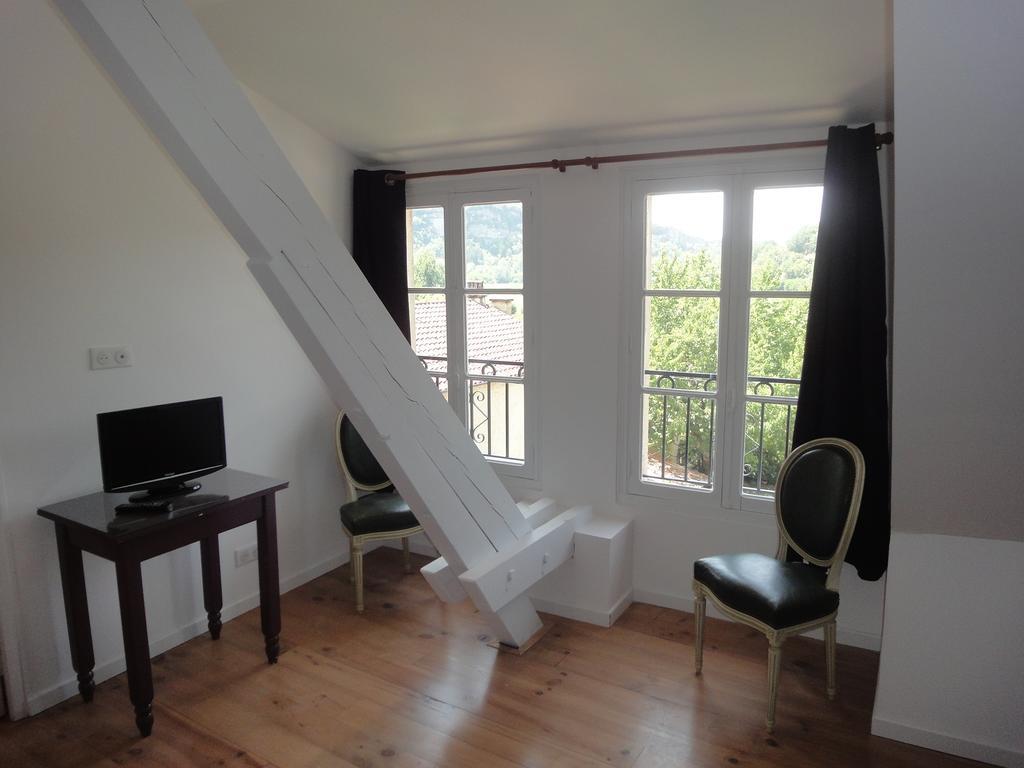 La Villa Du 15 - Chambres Independantes & Autonomes Du Restaurant La Maison - Clim Et Piscine Chauffee - Lit King Size Les Eyzies エクステリア 写真